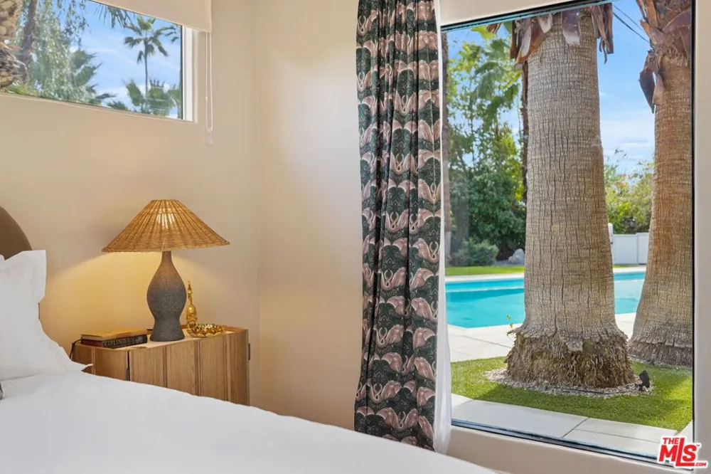 608 S Indian Trail Palm Springs, CA 92264