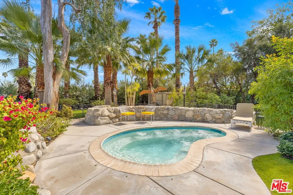 608 S Indian Trail Palm Springs, CA 92264