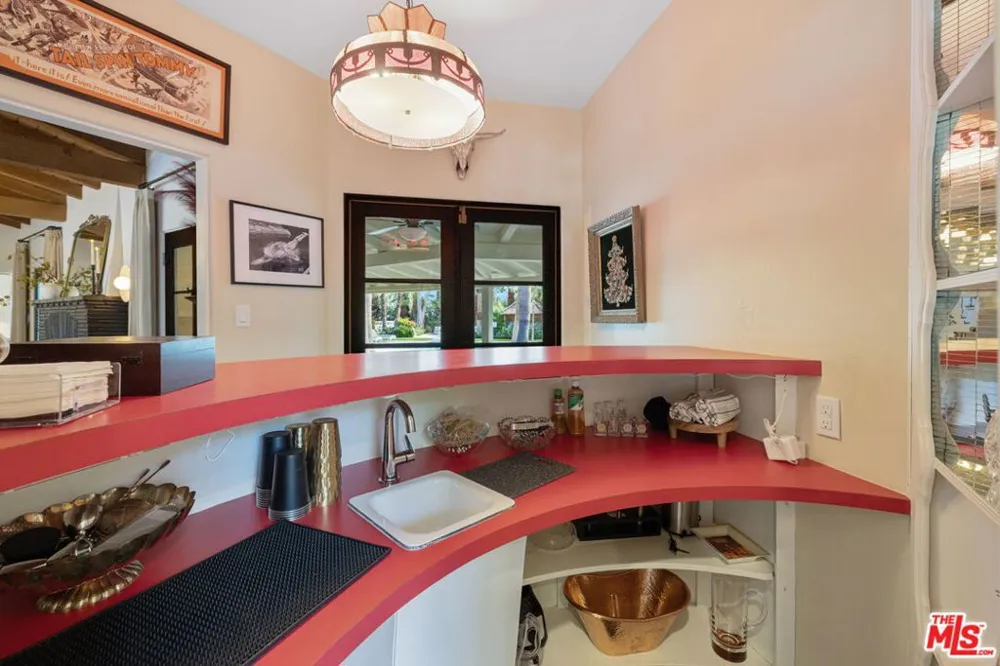 608 S Indian Trail Palm Springs, CA 92264