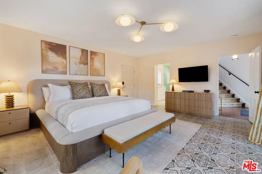 608 S Indian Trail Palm Springs, CA 92264