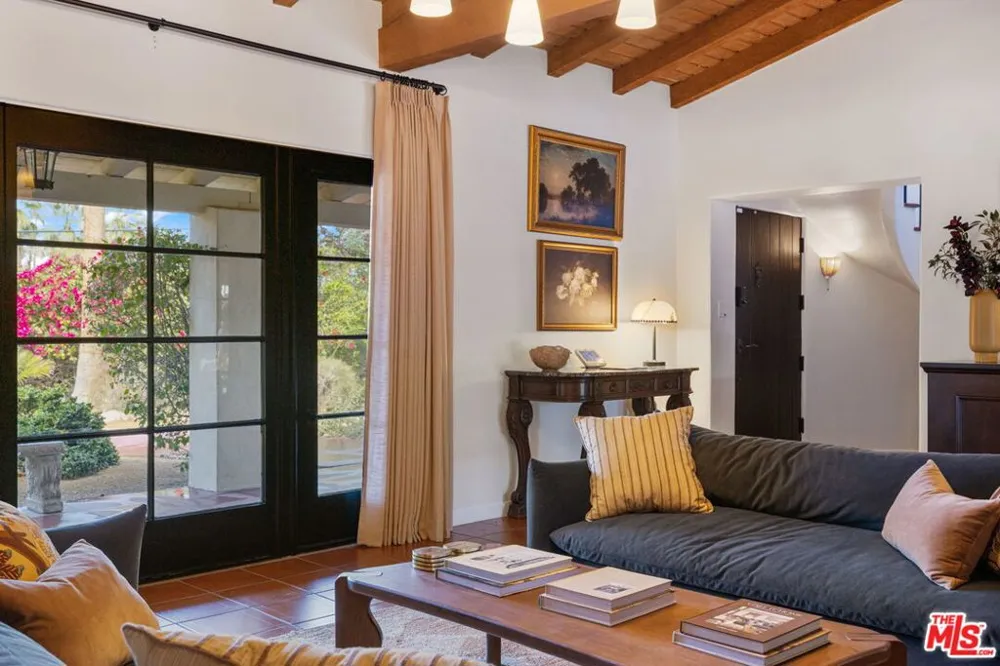 608 S Indian Trail Palm Springs, CA 92264