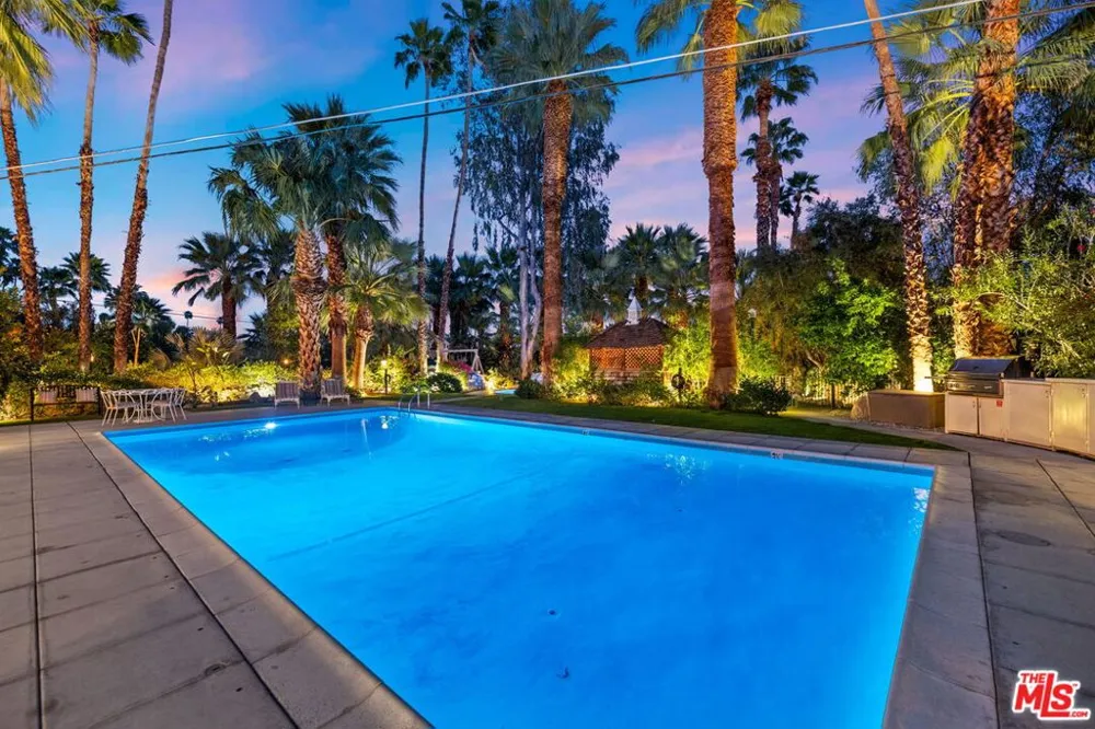 608 S Indian Trail Palm Springs, CA 92264