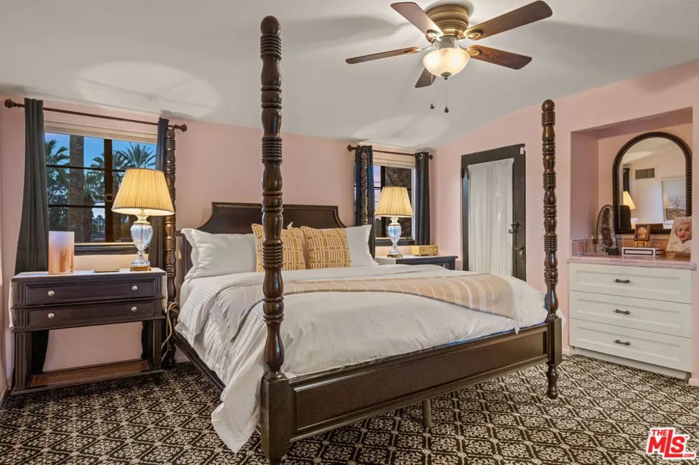 608 S Indian Trail Palm Springs, CA 92264