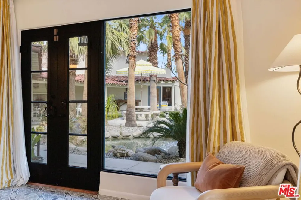 608 S Indian Trail Palm Springs, CA 92264