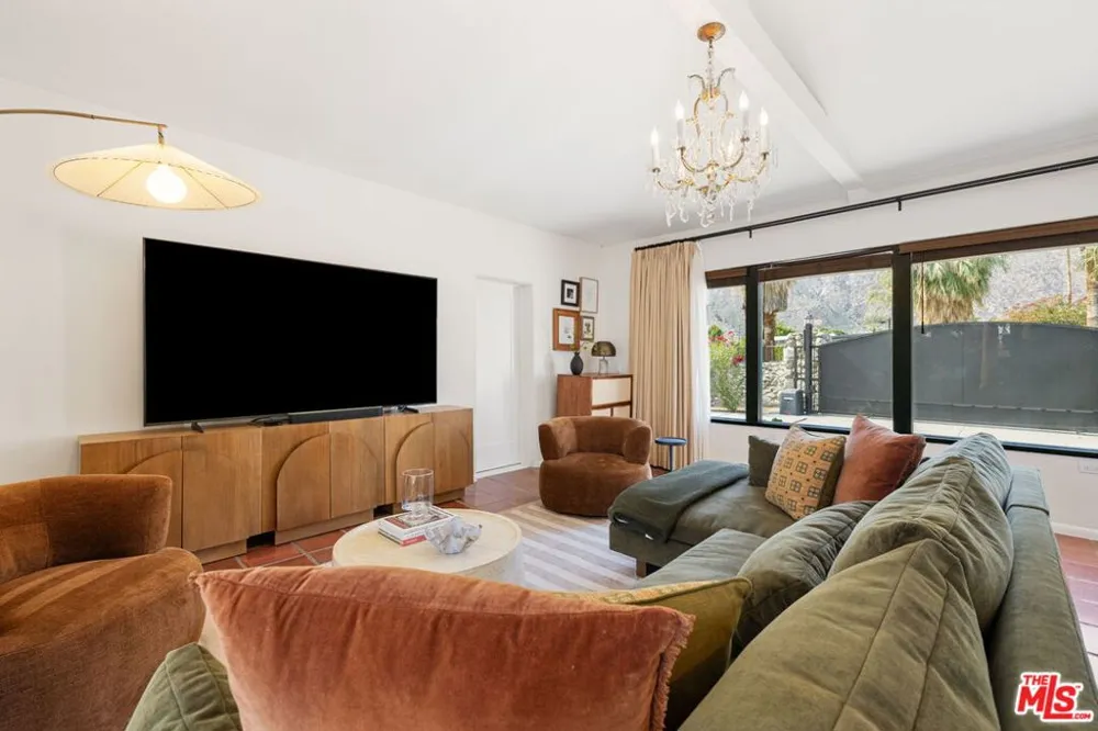 608 S Indian Trail Palm Springs, CA 92264