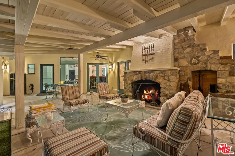 608 S Indian Trail Palm Springs, CA 92264