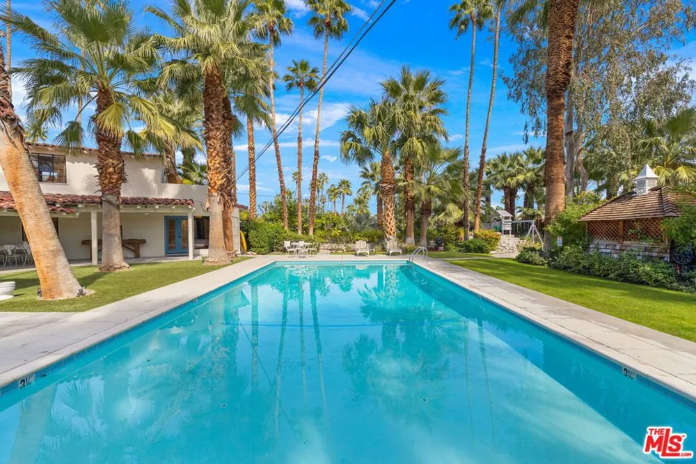 608 S Indian Trail Palm Springs, CA 92264