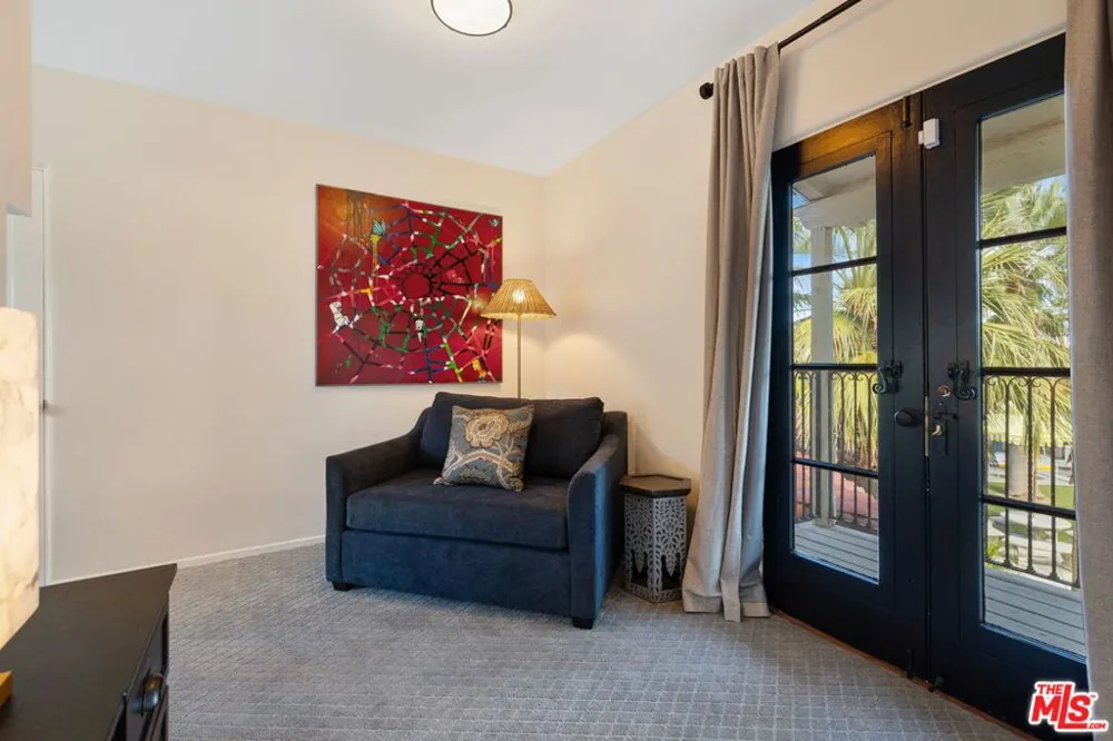 608 S Indian Trail Palm Springs, CA 92264