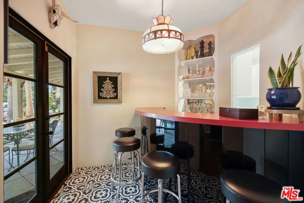608 S Indian Trail Palm Springs, CA 92264