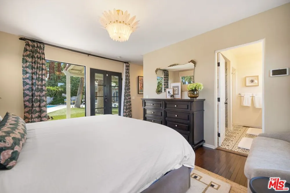 608 S Indian Trail Palm Springs, CA 92264