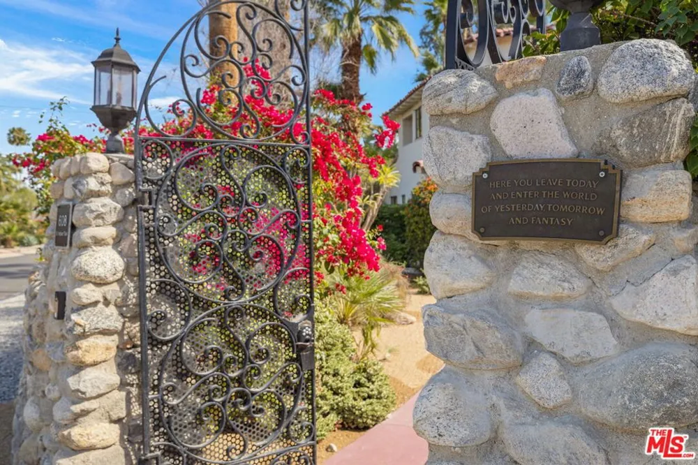 608 S Indian Trail Palm Springs, CA 92264