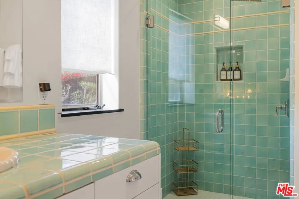 608 S Indian Trail Palm Springs, CA 92264