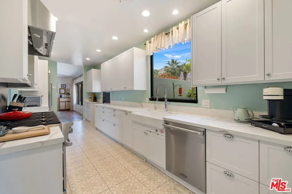 608 S Indian Trail Palm Springs, CA 92264