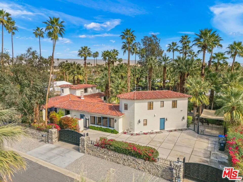 608 S Indian Trail Palm Springs, CA 92264