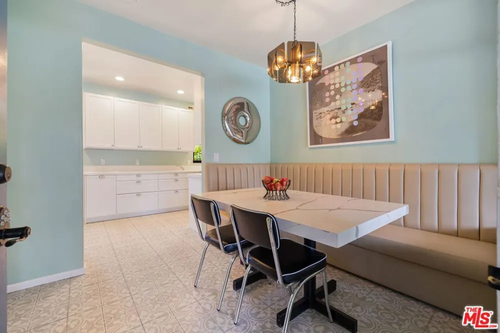 608 S Indian Trail Palm Springs, CA 92264