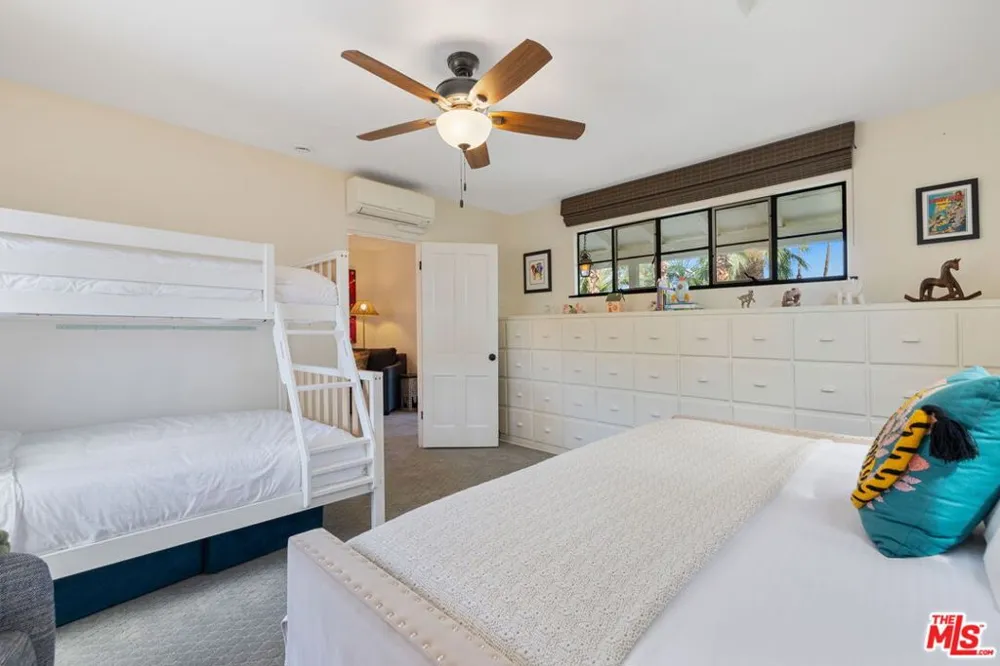 608 S Indian Trail Palm Springs, CA 92264