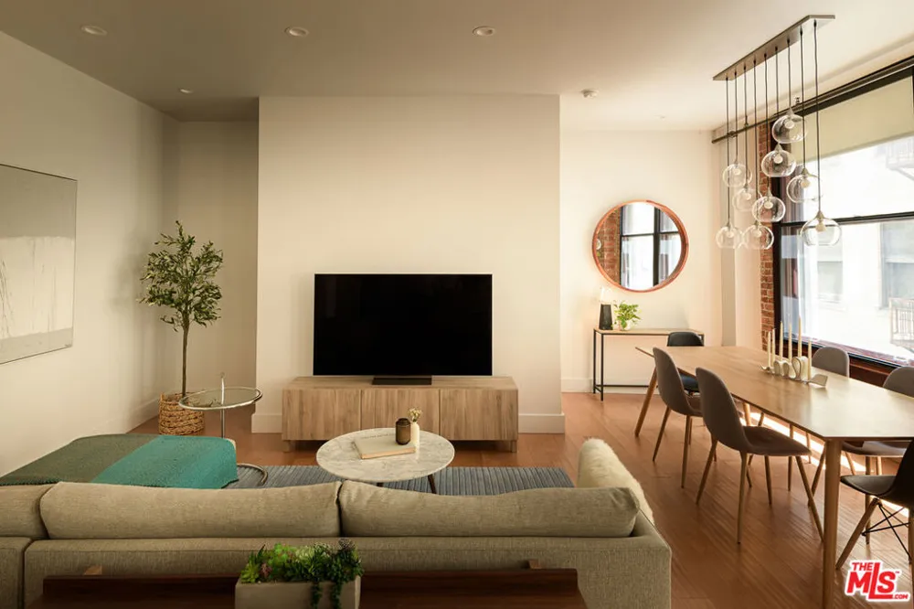 460 S Spring Street #810 Los Angeles, CA 90013