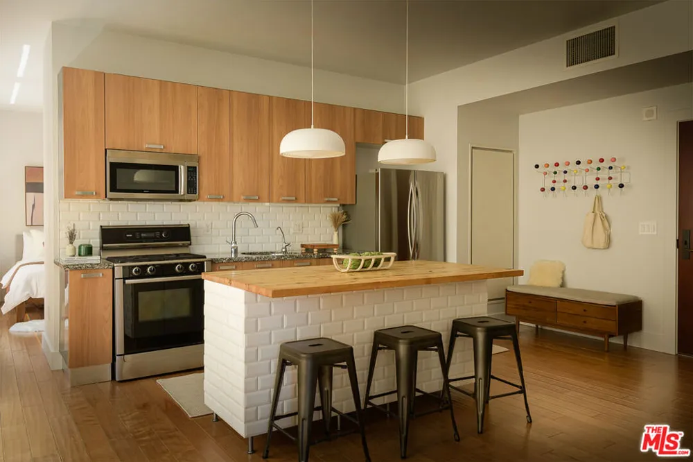460 S Spring Street #810 Los Angeles, CA 90013