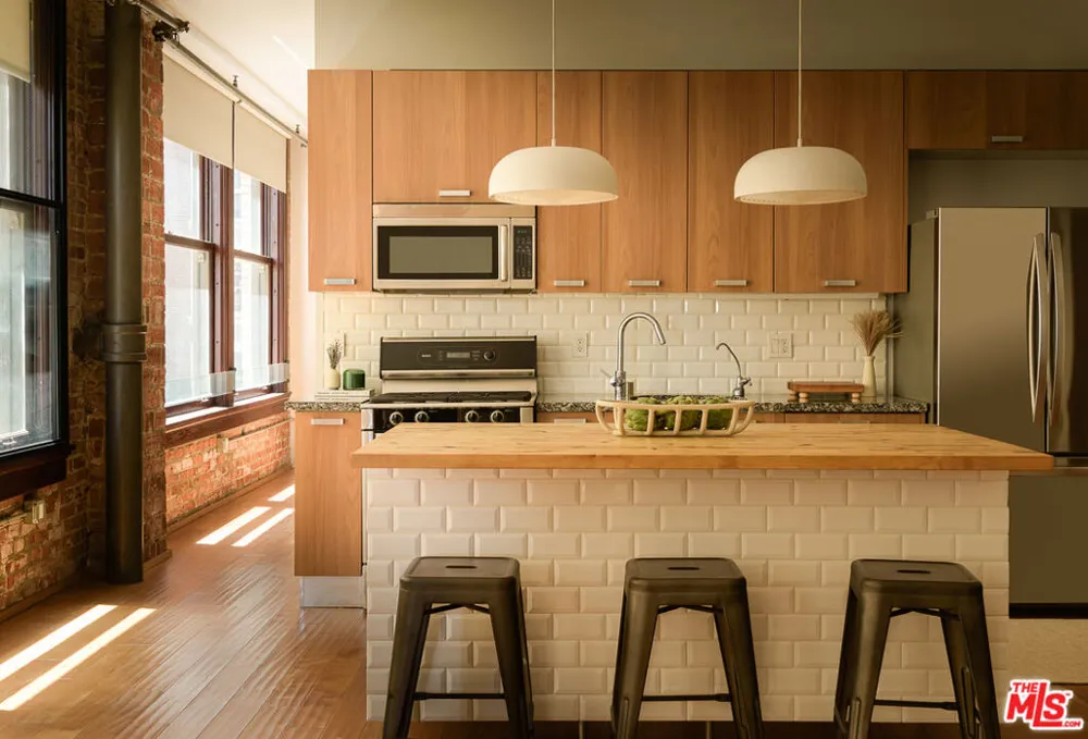460 S Spring Street #810 Los Angeles, CA 90013