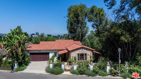 3475 Knoll Drive