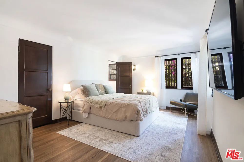 3475 Knoll Drive Los Angeles, CA 90068
