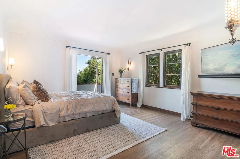 3475 Knoll Drive Los Angeles, CA 90068