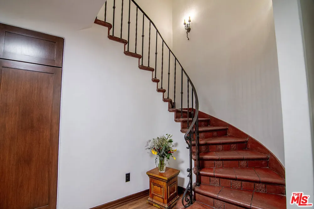 3475 Knoll Drive Los Angeles, CA 90068