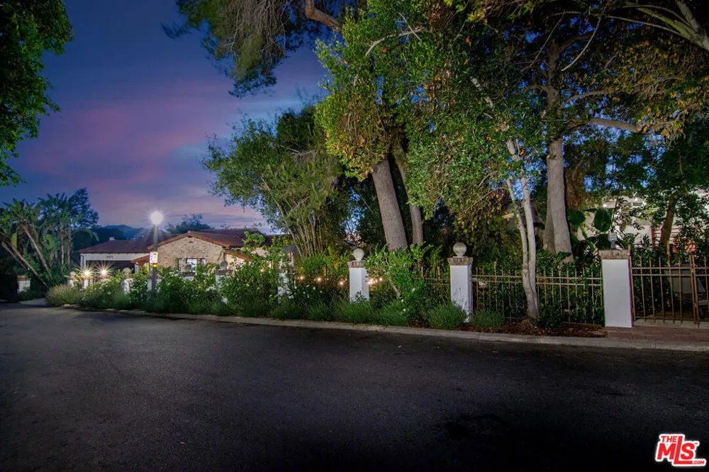 3475 Knoll Drive Los Angeles, CA 90068