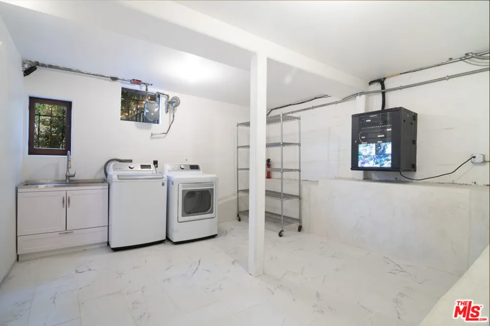 3475 Knoll Drive Los Angeles, CA 90068