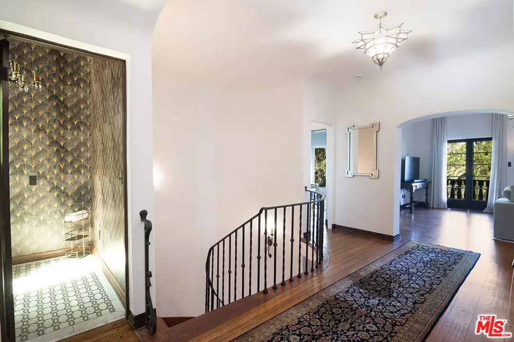 3475 Knoll Drive Los Angeles, CA 90068
