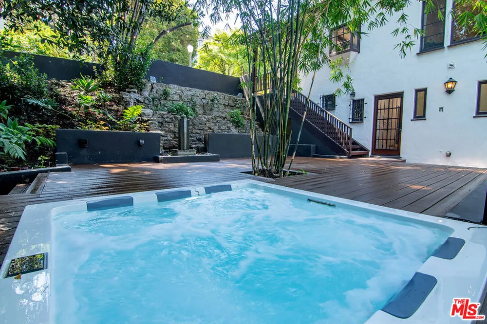 3475 Knoll Drive Los Angeles, CA 90068