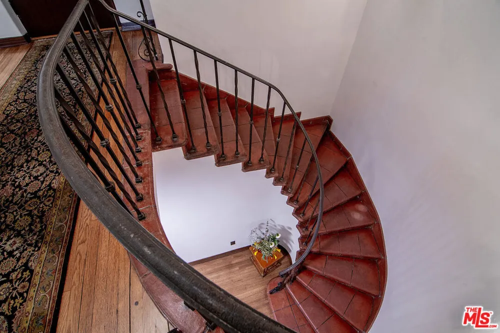 3475 Knoll Drive Los Angeles, CA 90068