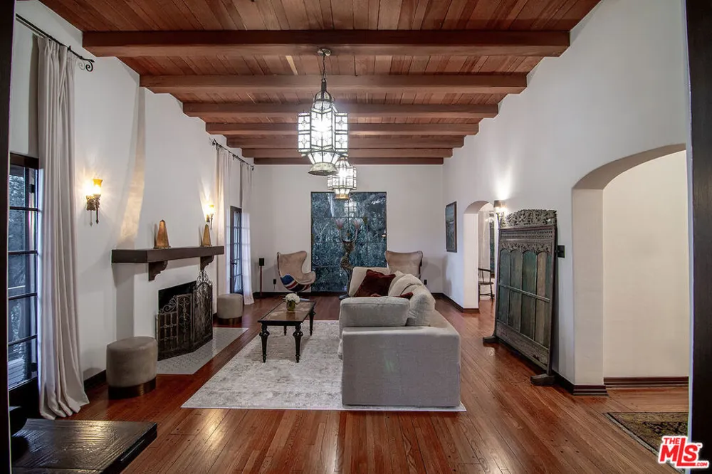 3475 Knoll Drive Los Angeles, CA 90068