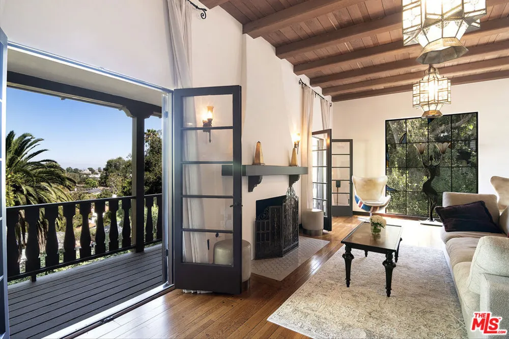 3475 Knoll Drive Los Angeles, CA 90068