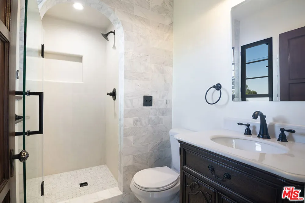 3475 Knoll Drive Los Angeles, CA 90068