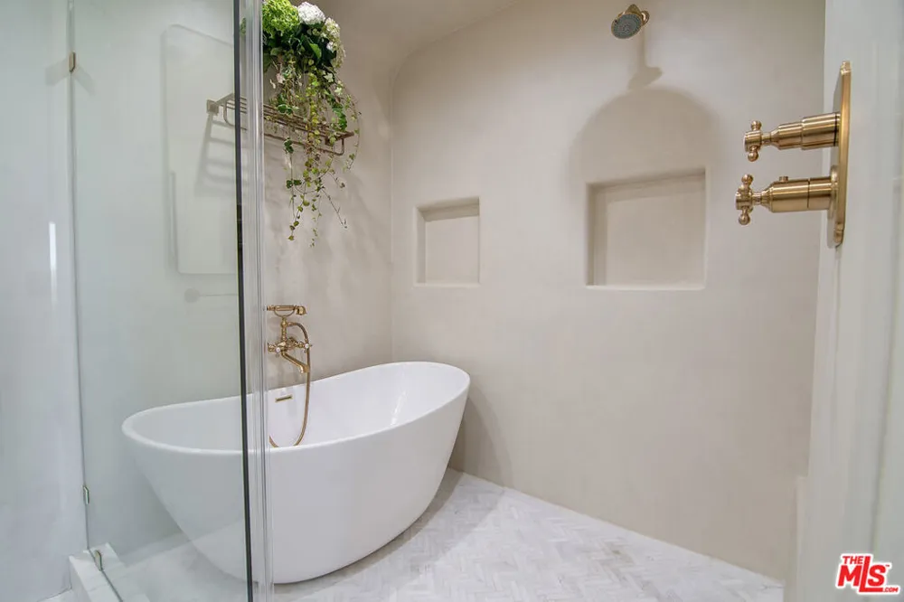 3475 Knoll Drive Los Angeles, CA 90068