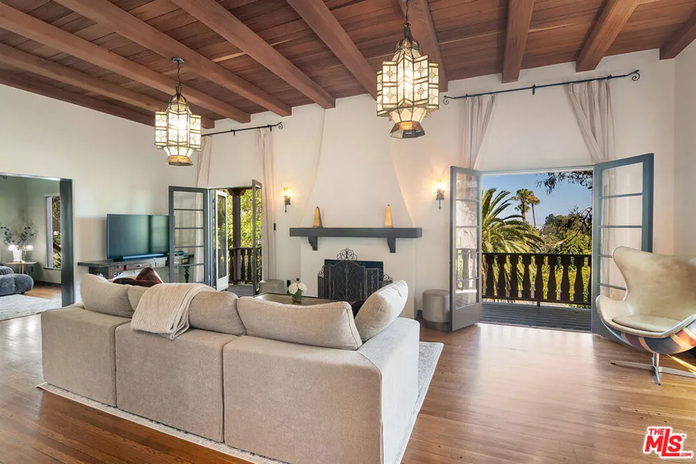 3475 Knoll Drive Los Angeles, CA 90068