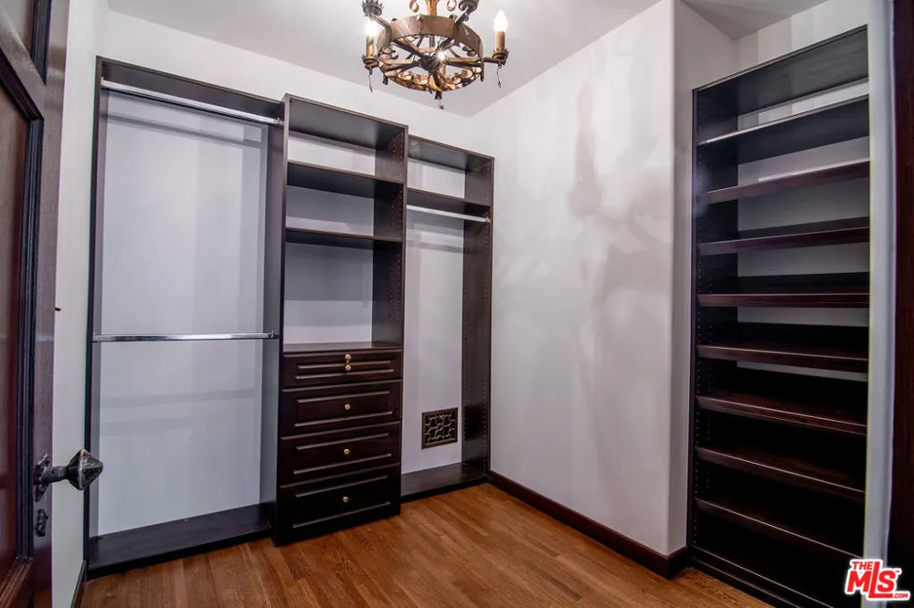 3475 Knoll Drive Los Angeles, CA 90068