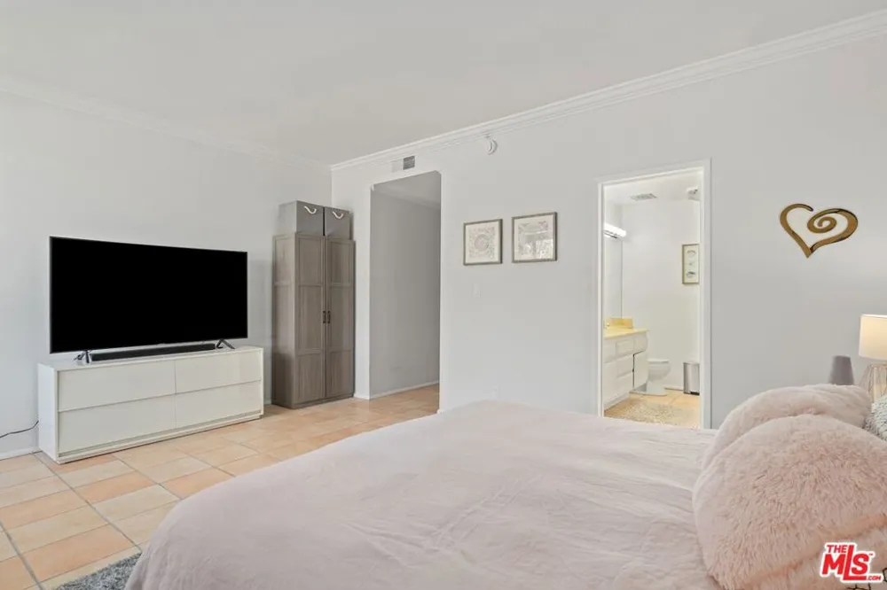 310 Tahiti Way #103 Marina del Rey, CA 90292
