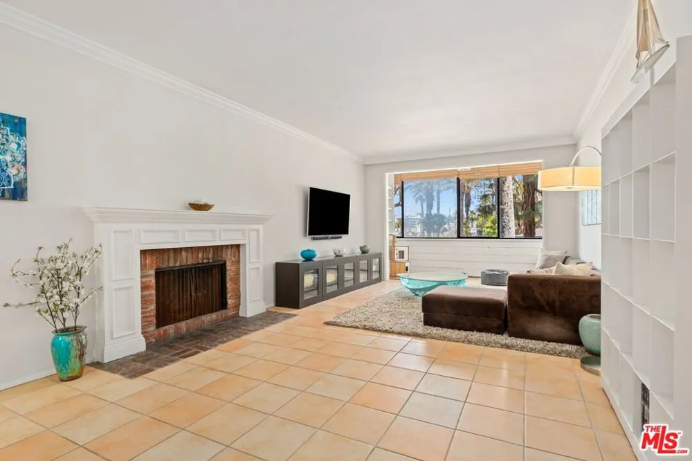 310 Tahiti Way #103 Marina del Rey, CA 90292