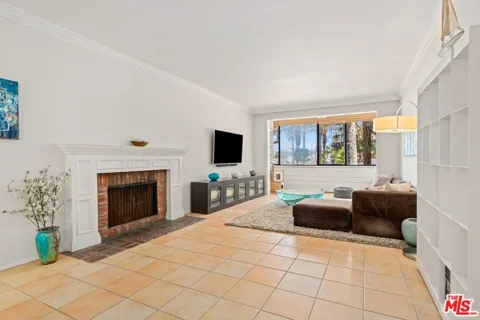 310 Tahiti Way #103