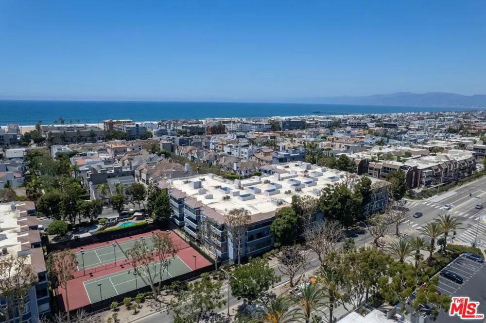 310 Tahiti Way #103 Marina del Rey, CA 90292