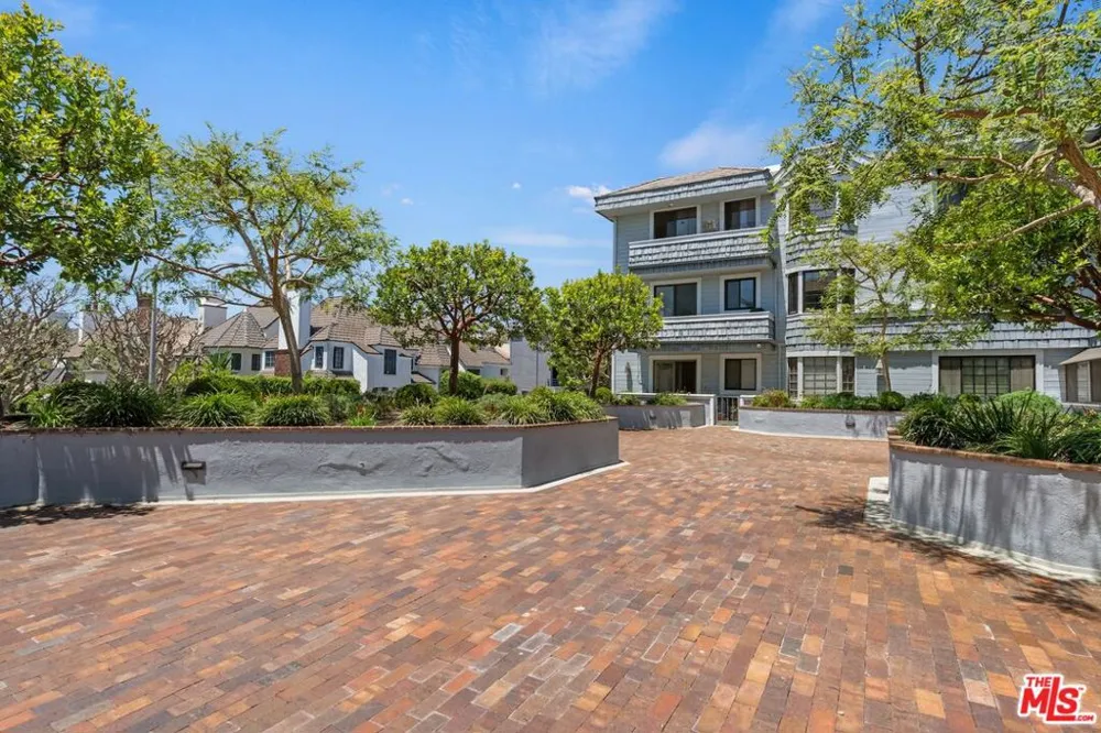 310 Tahiti Way #103 Marina del Rey, CA 90292