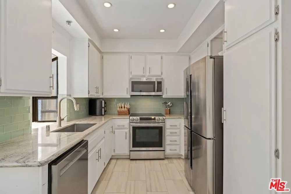 310 Tahiti Way #103 Marina del Rey, CA 90292