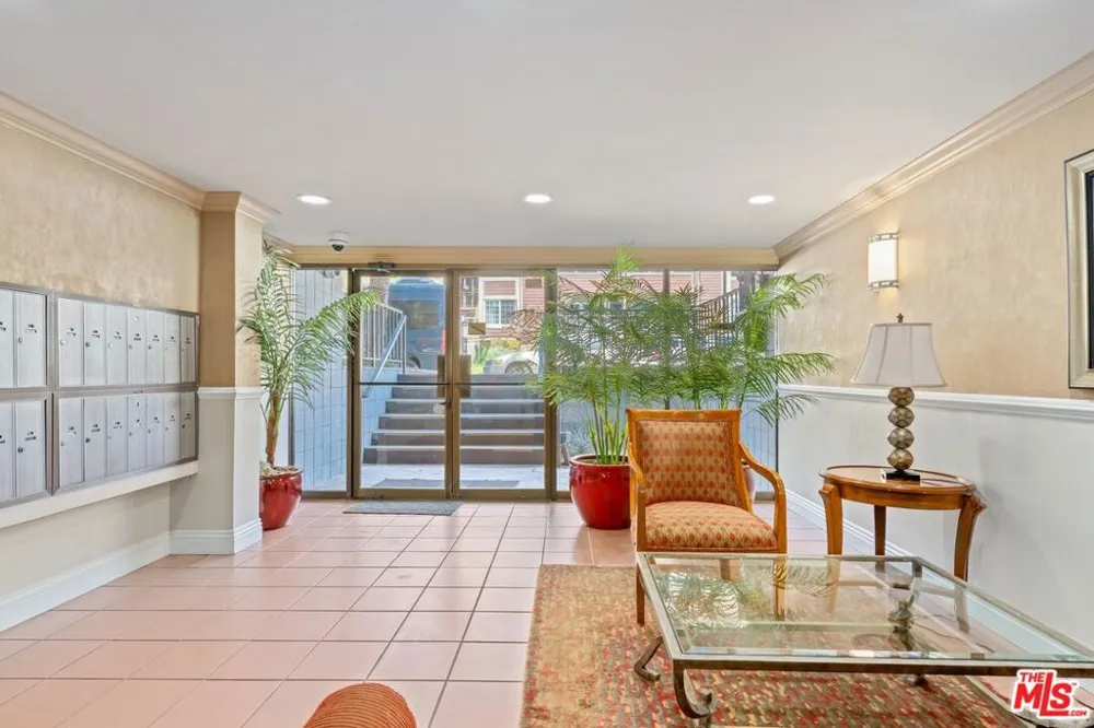 310 Tahiti Way #103 Marina del Rey, CA 90292