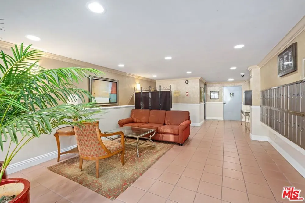 310 Tahiti Way #103 Marina del Rey, CA 90292