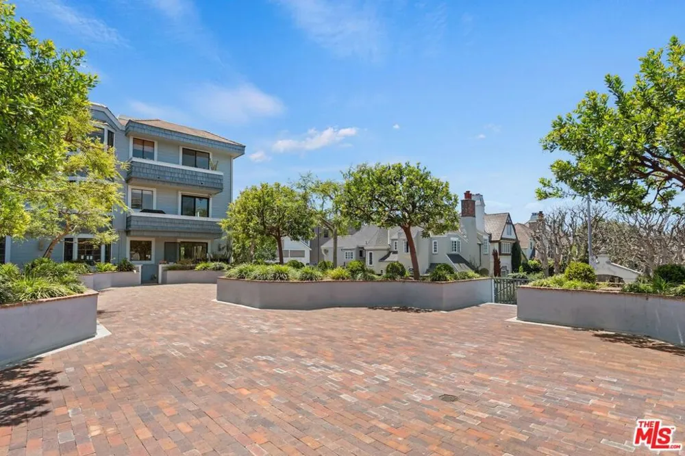310 Tahiti Way #103 Marina del Rey, CA 90292