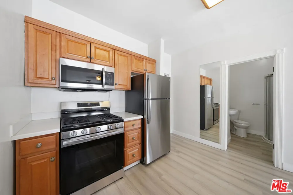 5754 Melrose Avenue Los Angeles, CA 90038