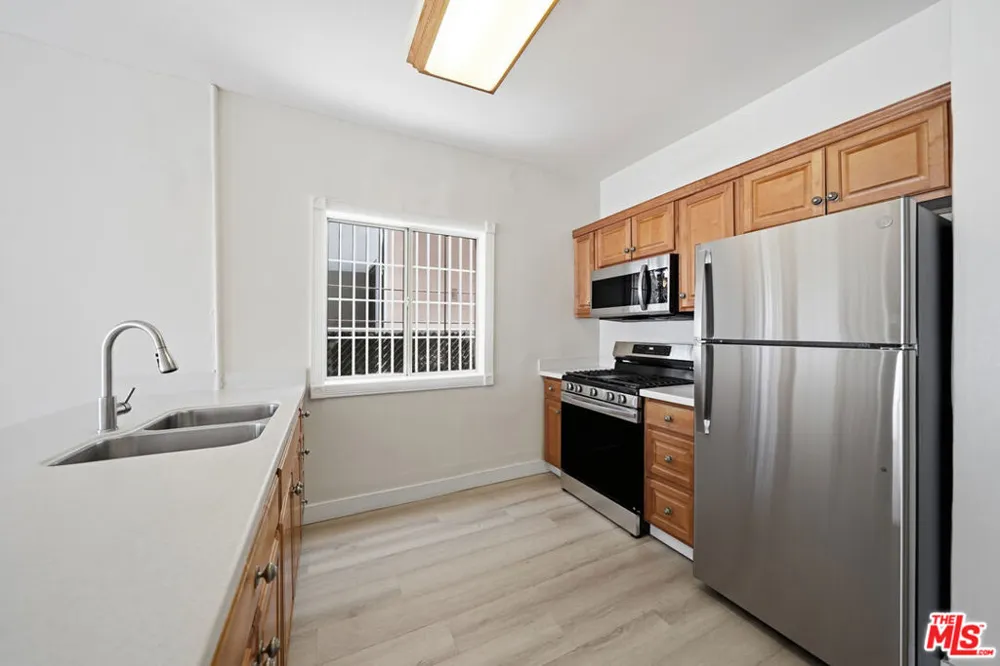 5754 Melrose Avenue Los Angeles, CA 90038