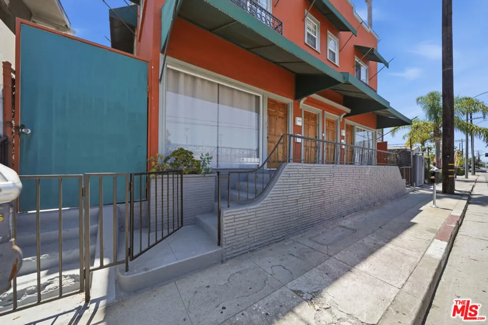5754 Melrose Avenue Los Angeles, CA 90038